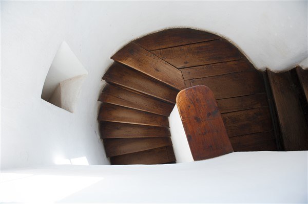 מדרגות עץ ספירלה